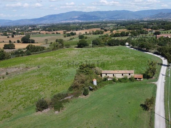casa indipendente in vendita a Cortona