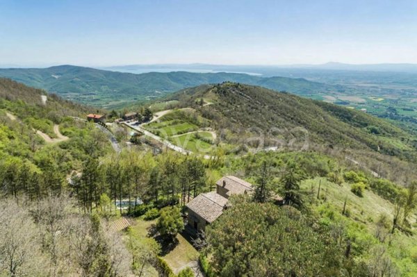 casa indipendente in vendita a Cortona