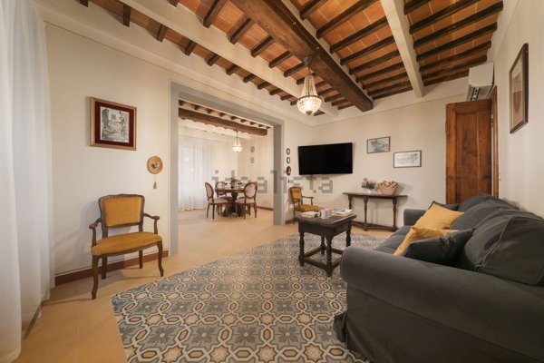 casa indipendente in vendita a Cortona