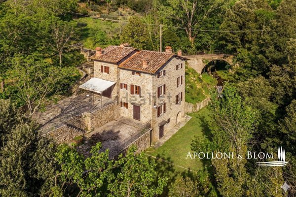 casa indipendente in vendita a Cortona