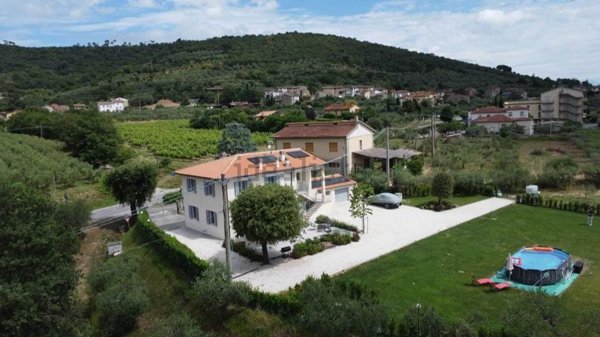 casa indipendente in vendita a Cortona in zona Terontola