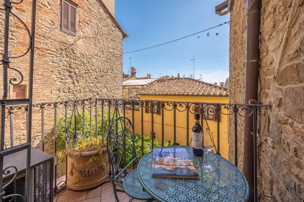 casa indipendente in vendita a Cortona