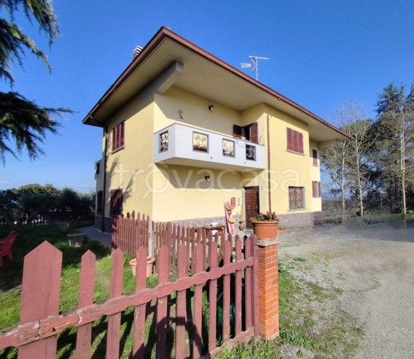 casa indipendente in vendita a Cortona