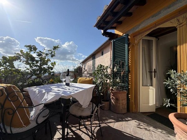 casa indipendente in vendita a Cortona
