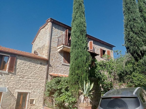 casa indipendente in vendita a Cortona in zona Terontola