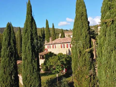 casa indipendente in vendita a Cortona