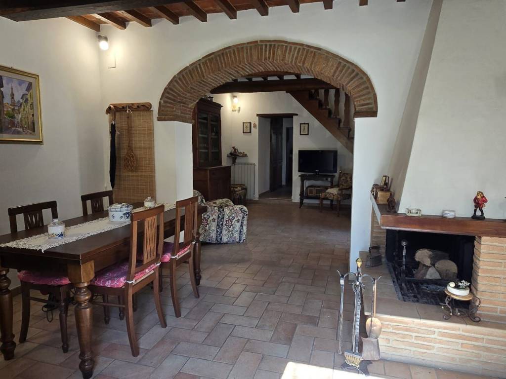 casa indipendente in vendita a Cortona in zona Terontola