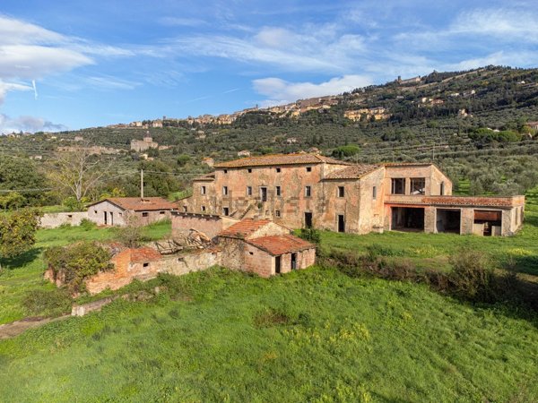 casa indipendente in vendita a Cortona