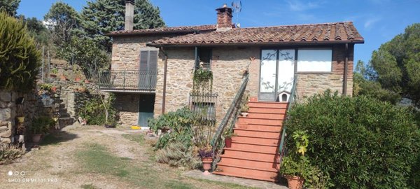 casa indipendente in vendita a Cortona in zona Camucia