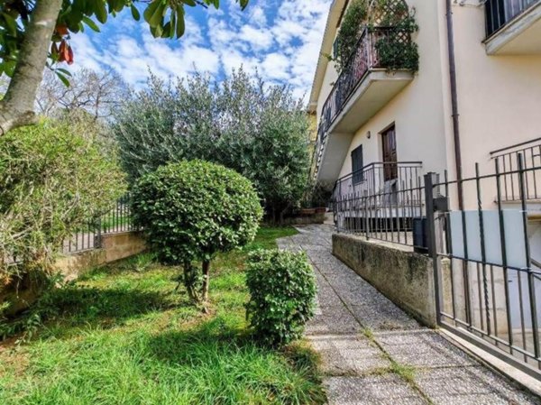 appartamento in vendita a Cortona in zona Camucia