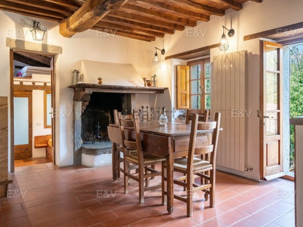 casa indipendente in vendita a Cortona in zona Mercatale