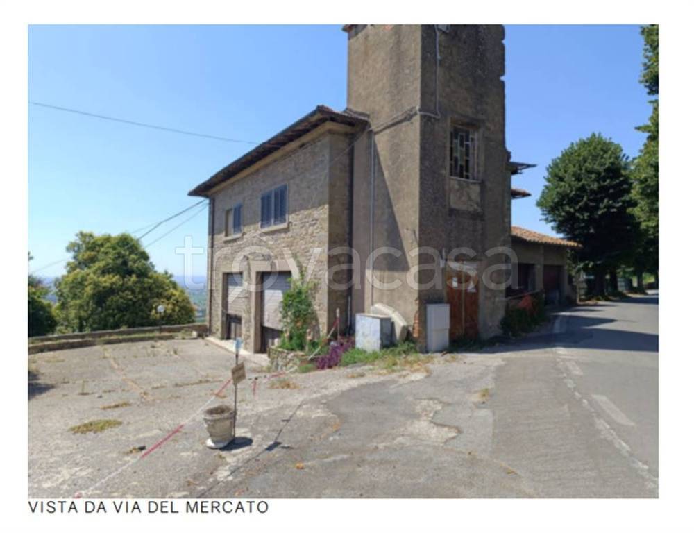 casa indipendente in vendita a Cortona