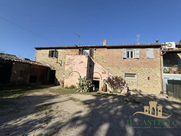 casa indipendente in vendita a Cortona in zona Vallone