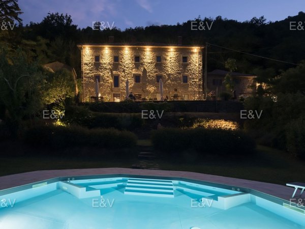 casa indipendente in vendita a Cortona