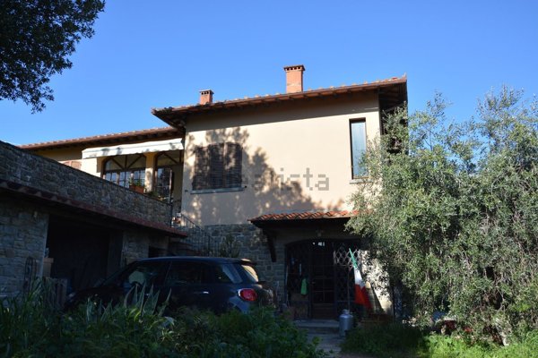 casa indipendente in vendita a Cortona in zona Camucia