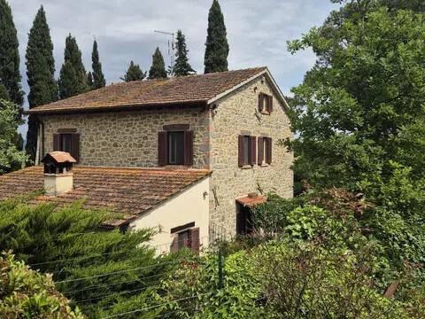 casa indipendente in vendita a Cortona