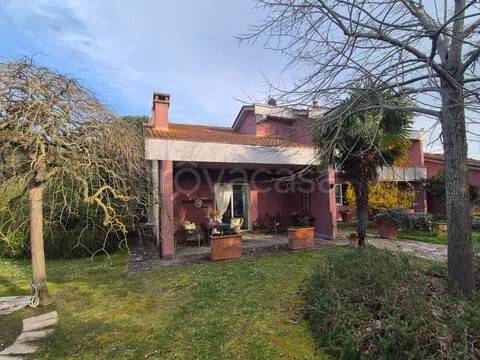 casa indipendente in vendita a Cortona in zona Montecchio