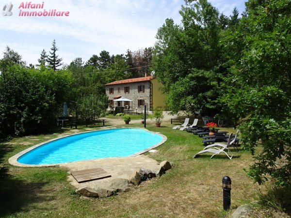 casa indipendente in vendita a Cortona