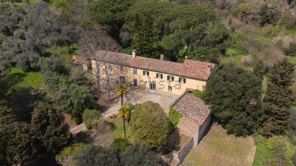 casa indipendente in vendita a Cortona