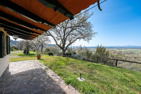 casa indipendente in vendita a Cortona in zona Terontola