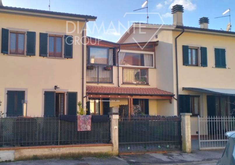 casa indipendente in vendita a Cortona in zona Vallone
