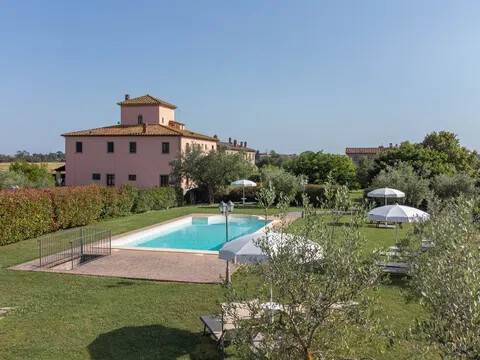casa indipendente in vendita a Cortona