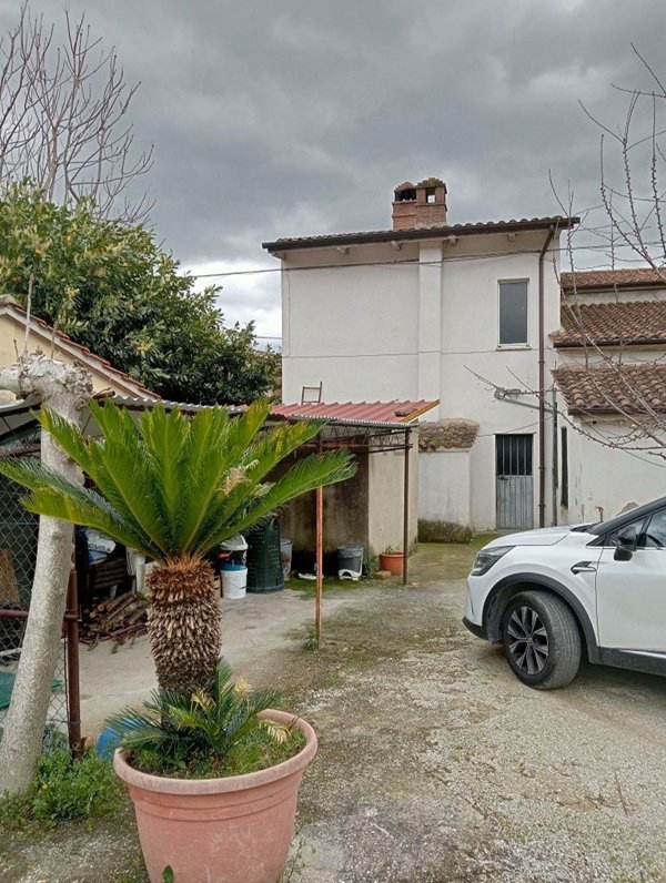 casa indipendente in vendita a Cortona