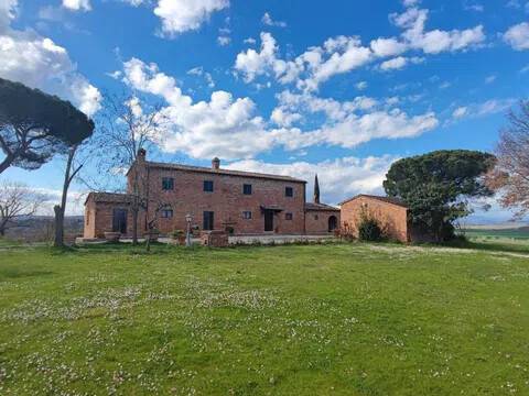 casa indipendente in vendita a Cortona