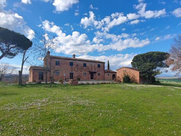 casa indipendente in vendita a Cortona