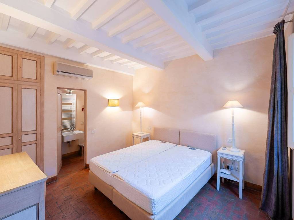 casa indipendente in vendita a Cortona