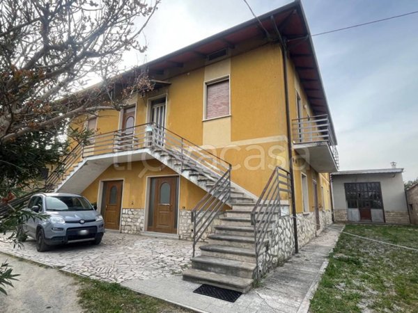 casa indipendente in vendita a Cortona in zona Camucia