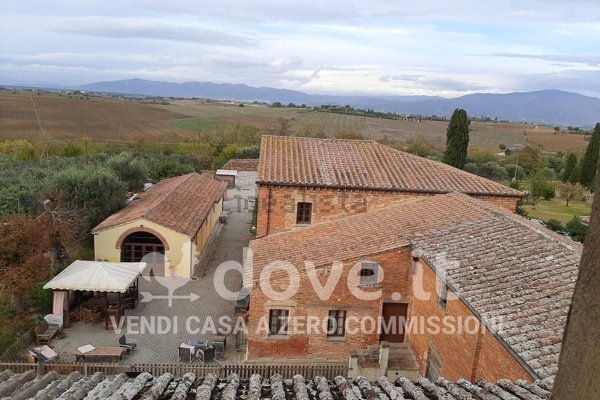 casale in vendita a Cortona