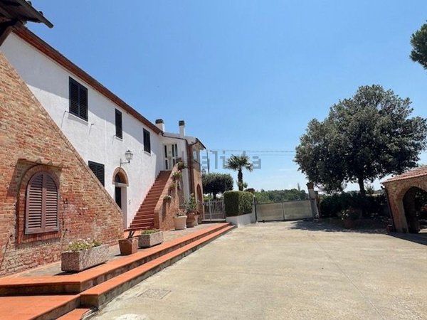 casa semindipendente in vendita a Cortona in zona Farneta
