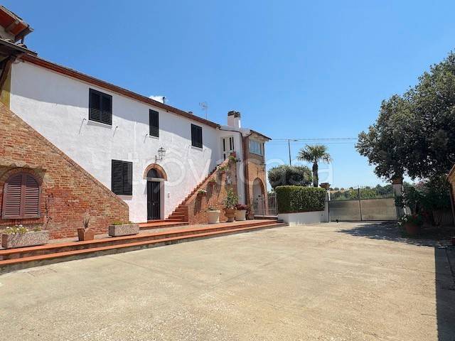 casa indipendente in vendita a Cortona in zona Farneta