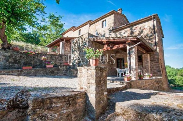 casa indipendente in vendita a Cortona in zona Pierle