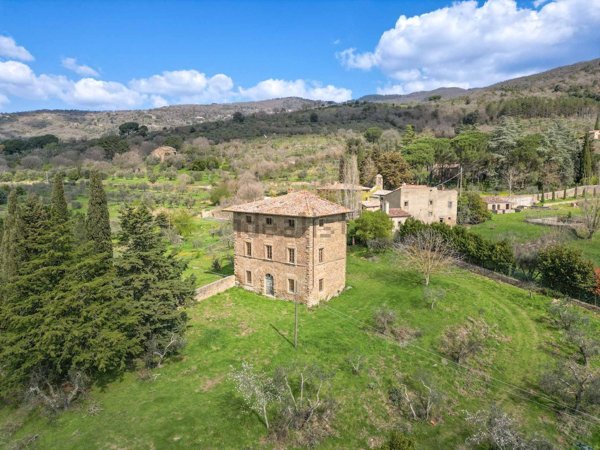 casa indipendente in vendita a Cortona