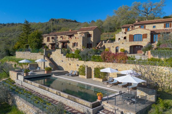 casa indipendente in vendita a Cortona