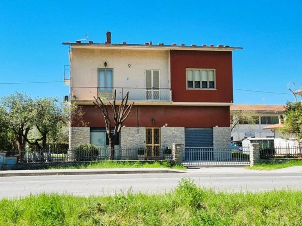 casa indipendente in vendita a Cortona in zona Camucia