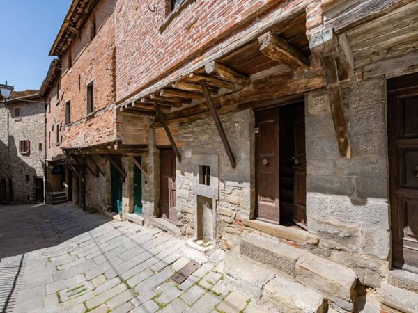 casa indipendente in vendita a Cortona