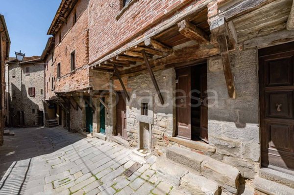 casa indipendente in vendita a Cortona
