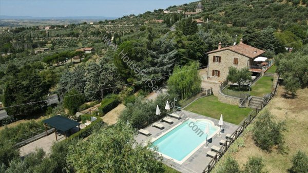 casa indipendente in vendita a Cortona