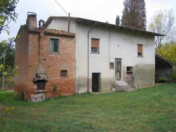 casa indipendente in vendita a Cortona