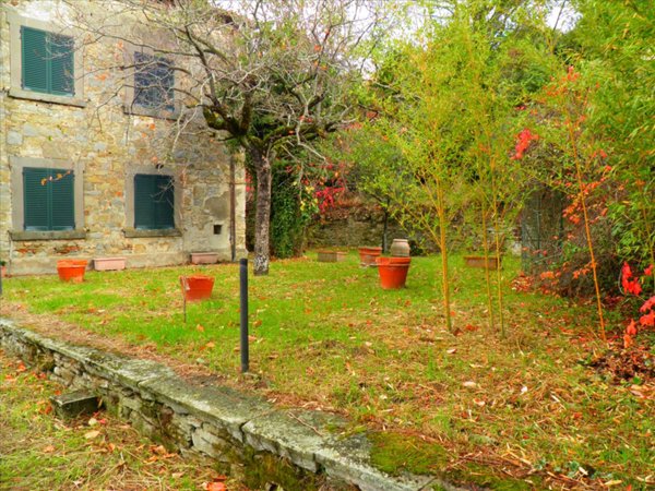 casa indipendente in vendita a Cortona