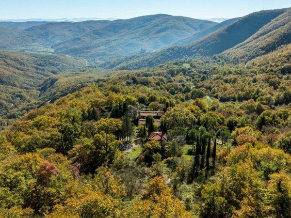 casa indipendente in vendita a Cortona in zona Pierle