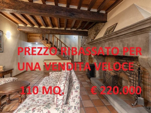 casa indipendente in vendita a Cortona