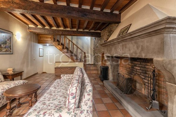 casa indipendente in vendita a Cortona