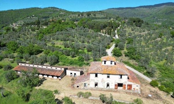 casa indipendente in vendita a Cortona