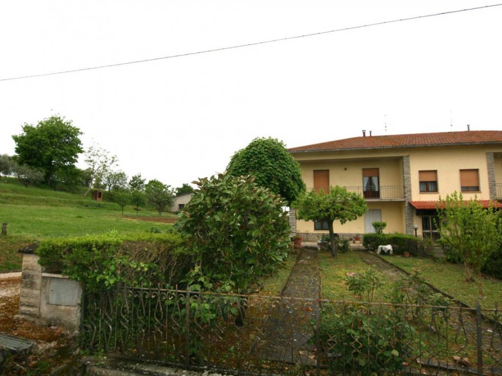 casa indipendente in vendita a Cortona
