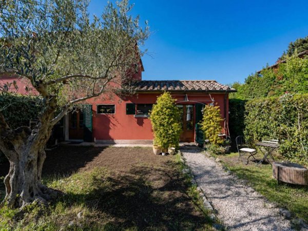 casa indipendente in vendita a Cortona in zona Ossaia