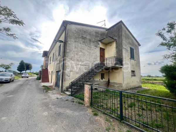 casa indipendente in vendita a Cortona in zona Camucia
